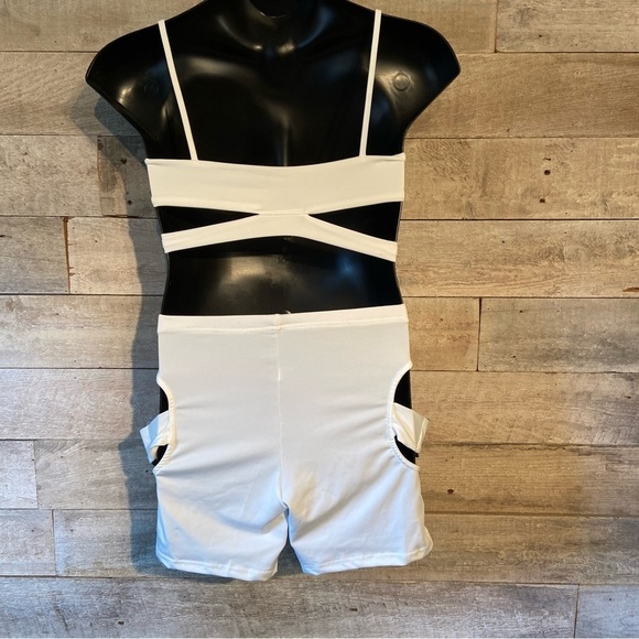 Women’s‎ white shorts  and cut out top in size medium - Picture 3 of 7